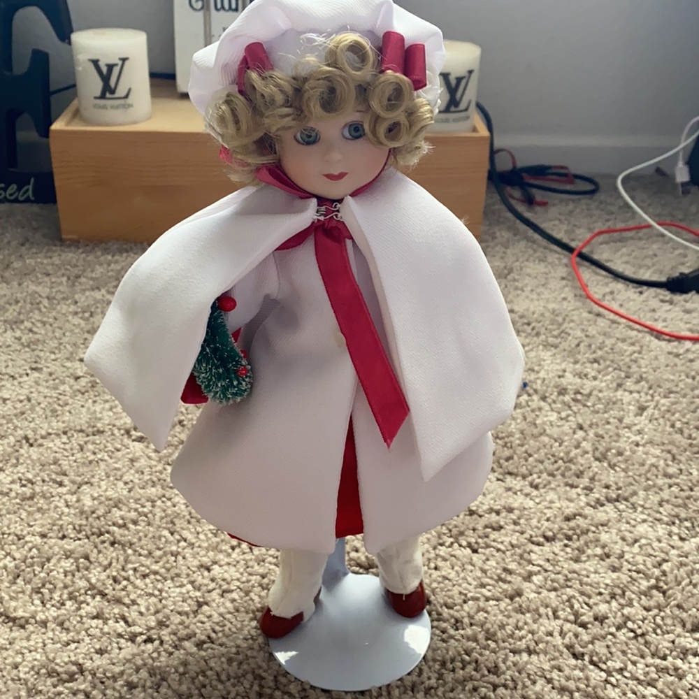 The Hamilton Collection Holly doll